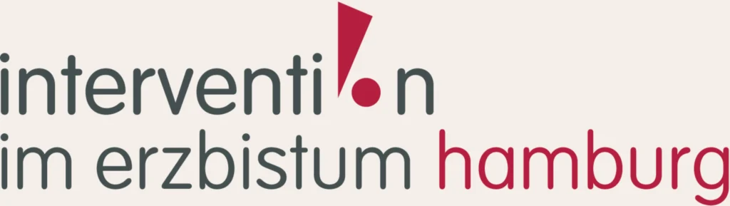Das Bild zeigt das Logo des Teams Intervention in der Stabsstelle Prävention. Als Symbol-Grafik ist ein Ausrufezeichen eingebunden, das in dem Text "Intervention im Erzbistum Hamburg" den Buchstaben "o" in dem Wort "Intervention" ersetzt.