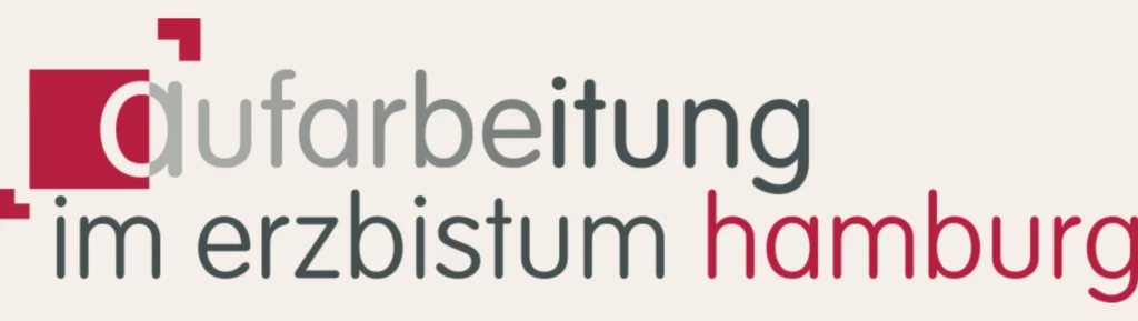 Das Bild zeigt das Logo des Teams Aufarbeitung in der Stabsstelle Prävention. Als Grafik wird das Wort "Aufarbeitung" in verschiedenen Grau-schwarz-Tönen verwendet. Text insgesamt: "Aufarbeitung im Erzbistum Hamburg".